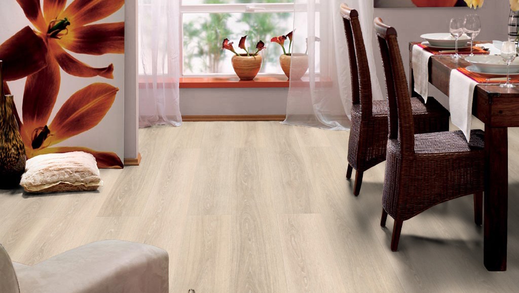 Ламинат Haro Tritty 100 Loft 4V Дуб Белый Выбеленный 535371 фото в интерьере Ламинат Haro Tritty 100 Loft 4V Дуб Белый Выбеленный 535371 фото в интерьере